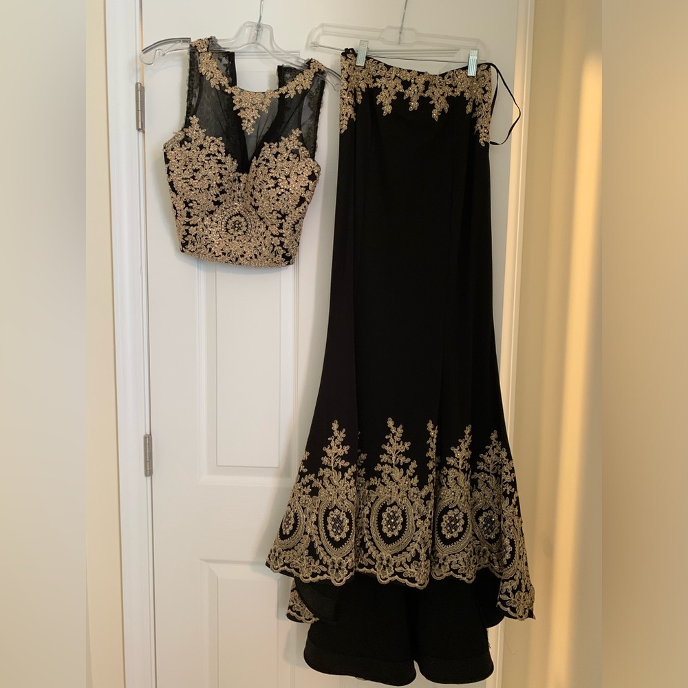 Black and gold long dress, fits a size 0 after tailoring